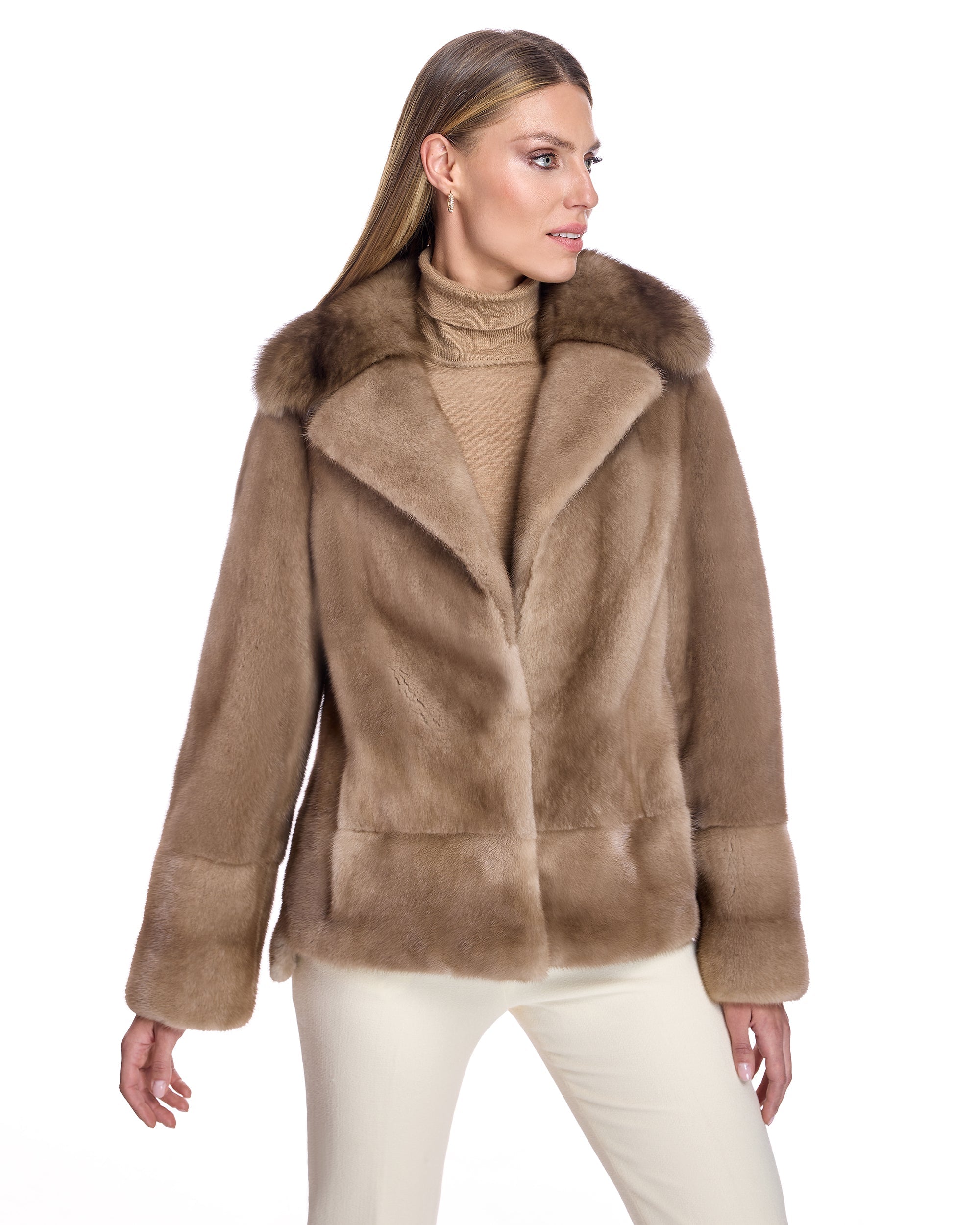 Chaqueta de visón con cuello de marta cibelina