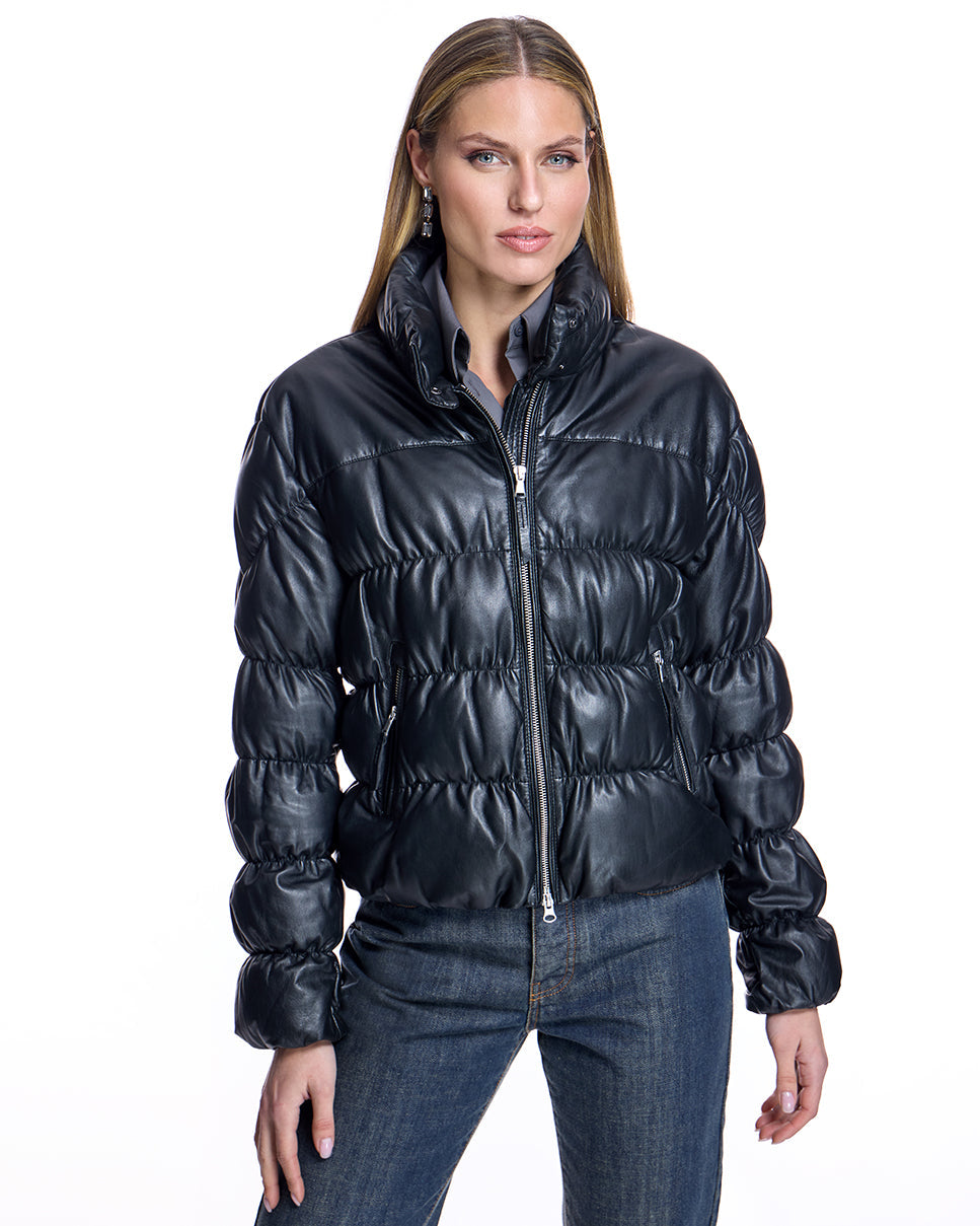Chaqueta de cuero con fruncido horizontal