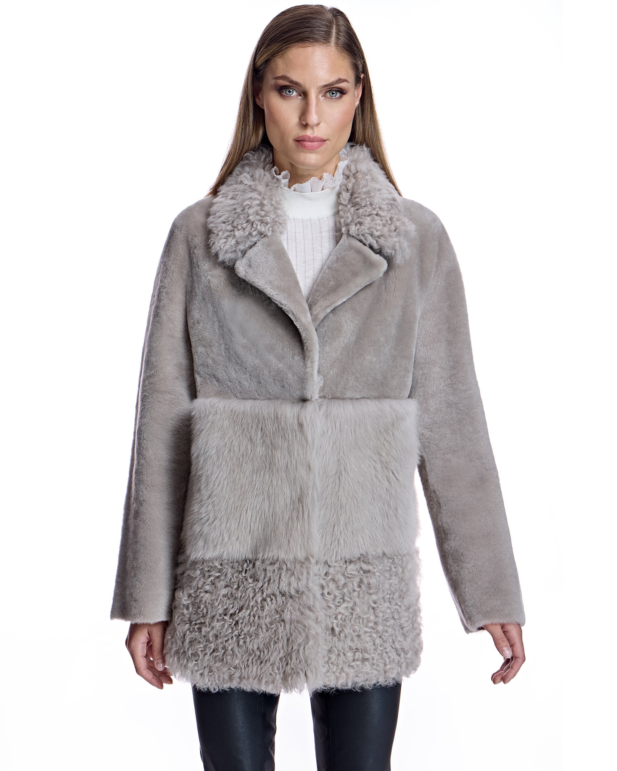 Chaqueta reversible de piel de oveja con técnica mixta