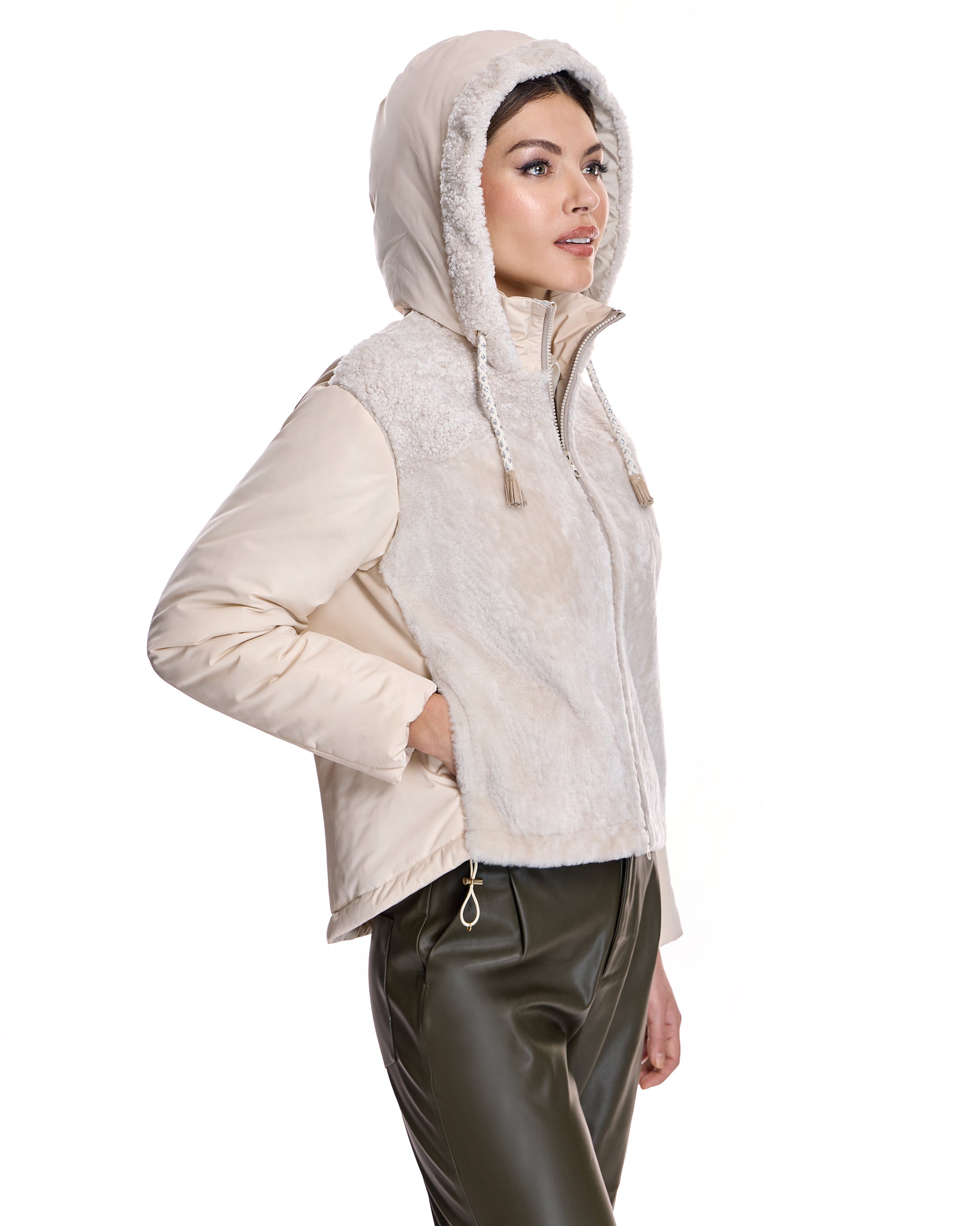 CHAQUETA DE CORDERO ACOLCHADA CON CAPUCHA