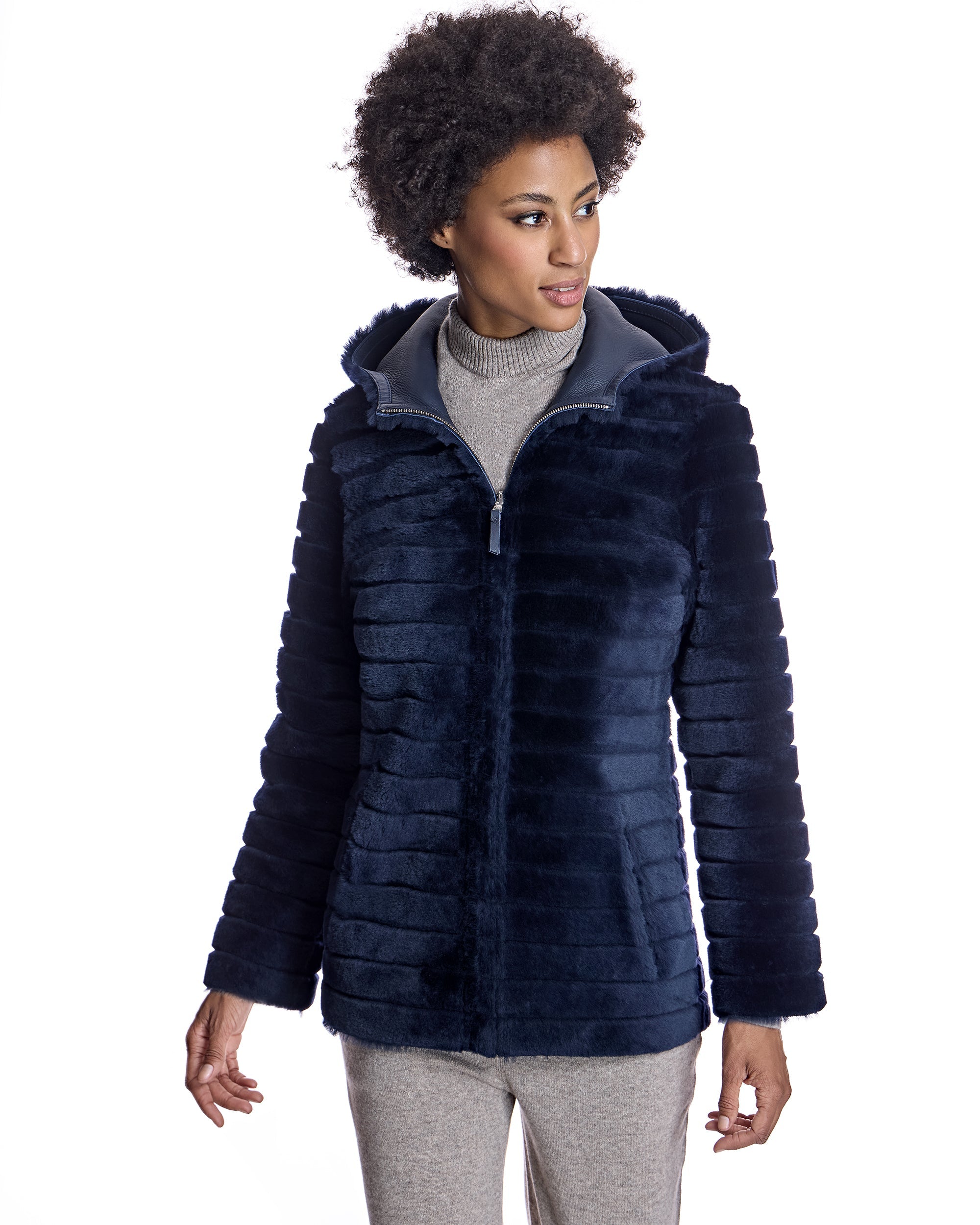 Chaqueta de piel de oveja con capucha
