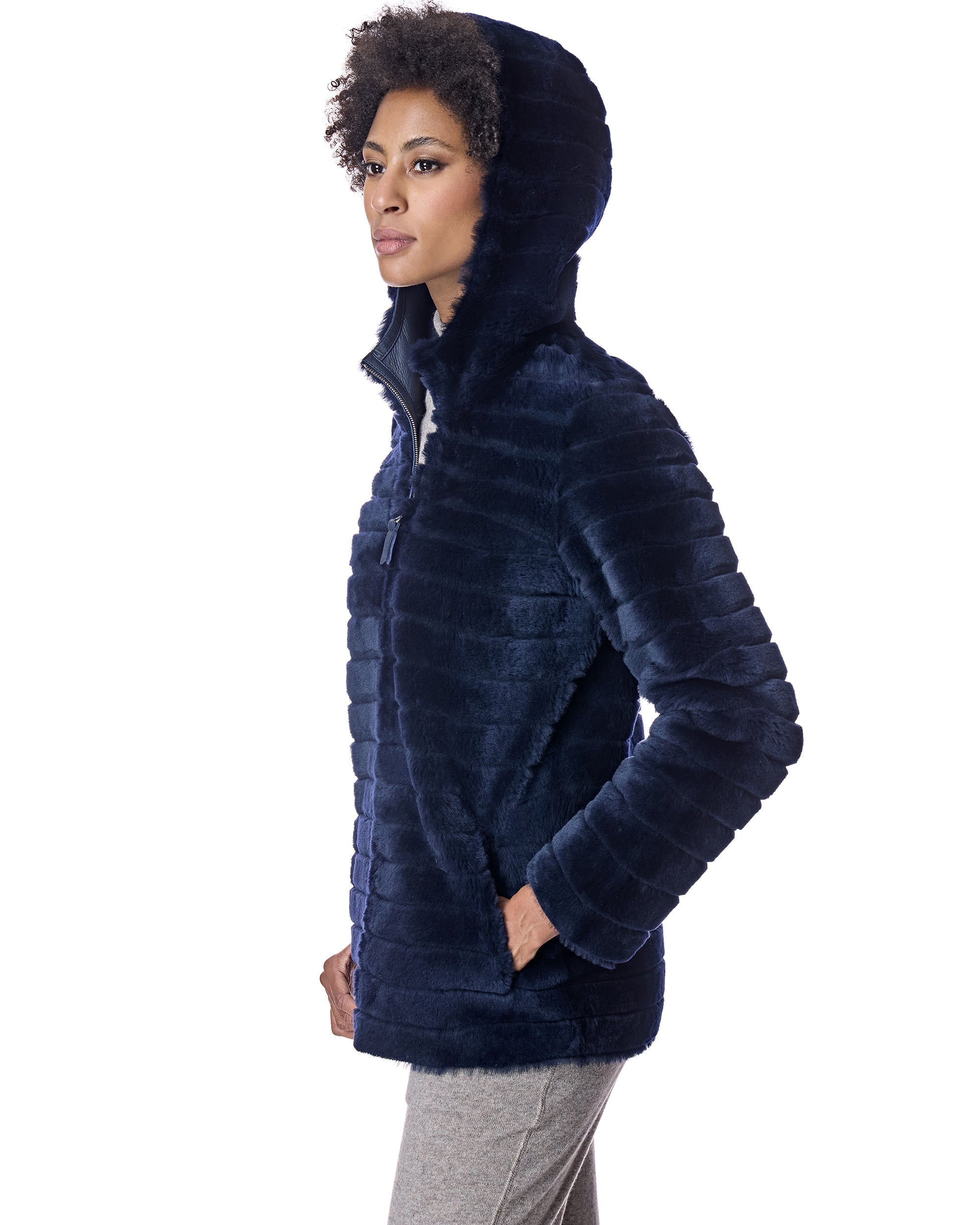 Chaqueta de piel de oveja con capucha